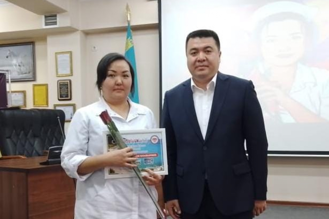 Медицина қызметкерлері күні қарсаңында Кардиология және ішкі аурулар ҒЗИ-да бірқатар қызметкерлер марапатталды